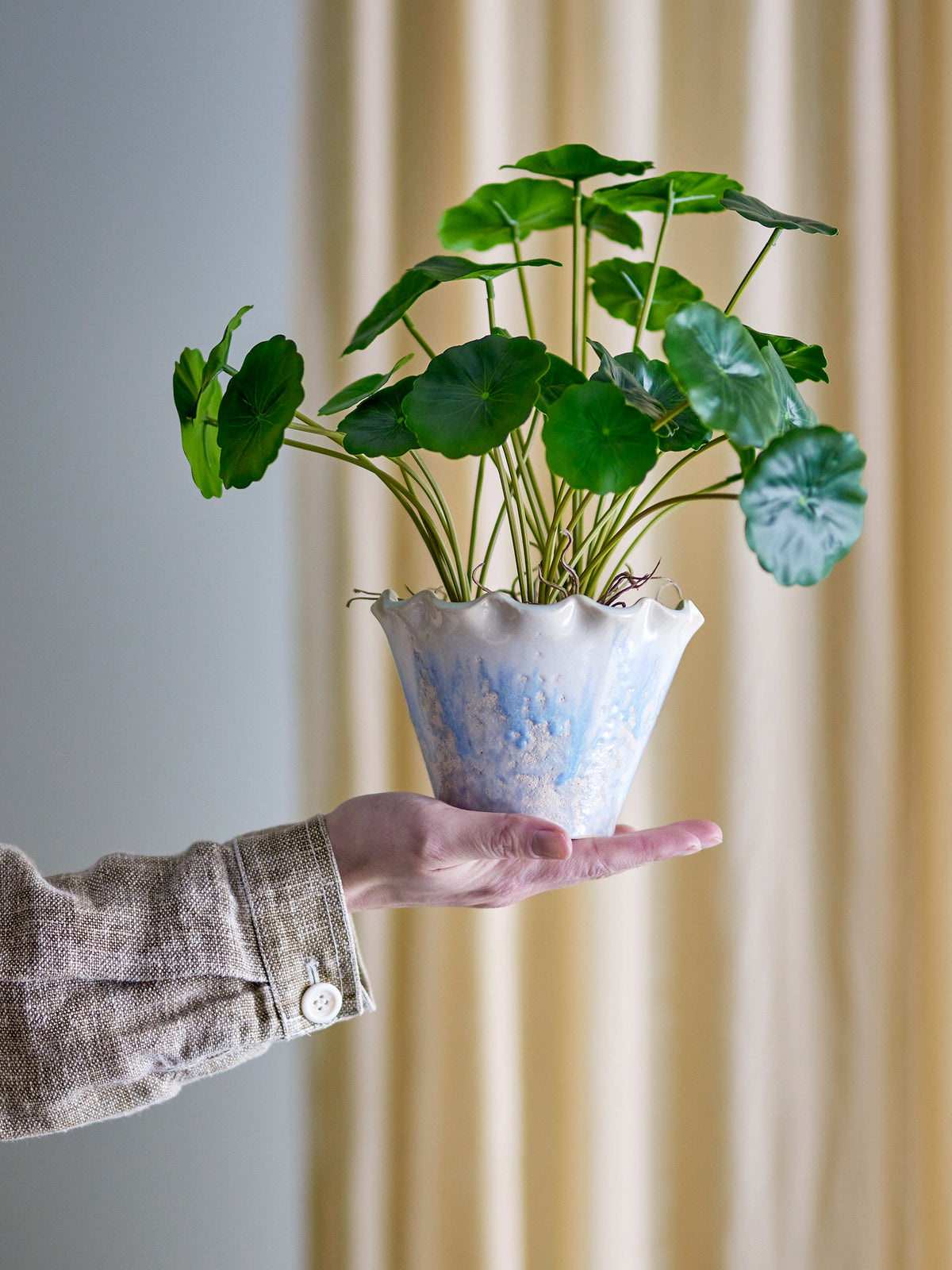 Bertha stoneware flower pot (last 1)